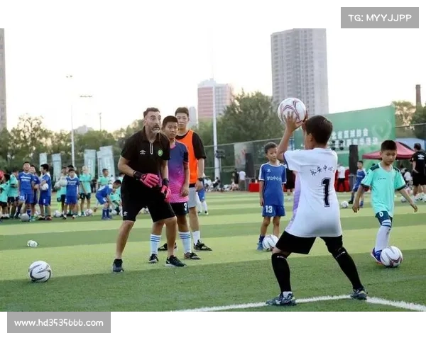 全民健身日西安主会场启动 千名青少年参与足球嘉年华并捐赠旧球衣助力山区儿童